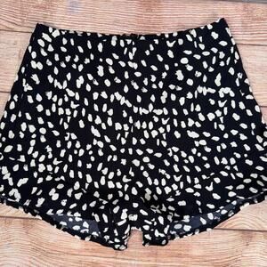 She + Sky Small Black and White Patterned Shorts